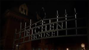Qui est à Eichen House avec Stiles ?