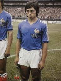 En 1974, contre quelle équipe a-t-il connu sa première sélection en Bleu ?