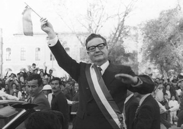 Le 4 novembre, de quel pays Salvador Allende est-il élu Président de la République ?