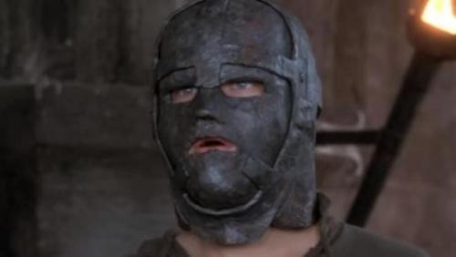 Quel acteur se cache sous le masque de fer dans le film « L'Homme au masque de fer » de Randall Wallace ?