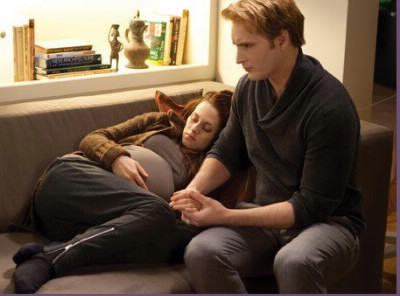 Comment Bella réussit à gérer sa grossesse sans trop de souffrance ?