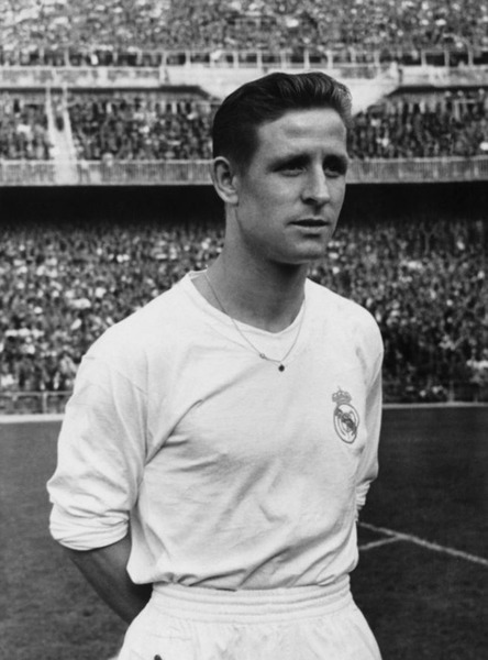 En 1959, après 3 saisons à Madrid, il annonce sa retraite sportive.