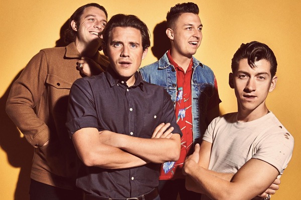 Le groupe Arctic Monkeys a sorti six albums studio. Comment s'intitule le tout premier, paru en 2006 ?