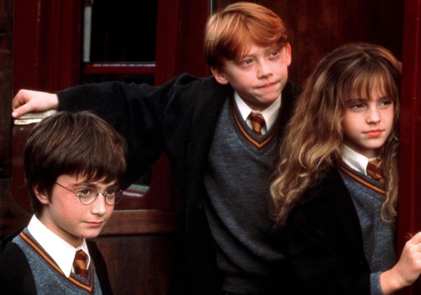 Quel est le nom du premier épisode de la saga Harry Potter, sorti en 2001 ?