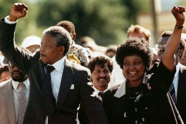 Combien de temps Nelson Mandela a-t-il passé dans les geôles sud-africaines ?