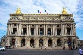 Dans quel arrondissement parisien se trouve l’Opéra Garnier, du nom de son constructeur, le fameux Charles Garnier ?