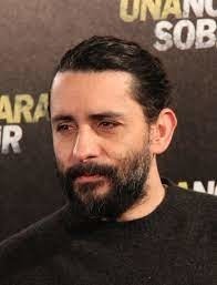 Ce réalisateur espagnol vient de faire "Black Adam" en 2022, il a aussi réalisé "Night run", "Non stop".