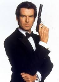 Combien de fois Pierce Brosnan a-t-il endossé le costume de 007 ?