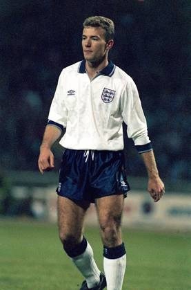 Pour sa première sélection en 1992, c'est contre l'équipe de France qu'il inscrit son premier but sous le maillot anglais. C'est :