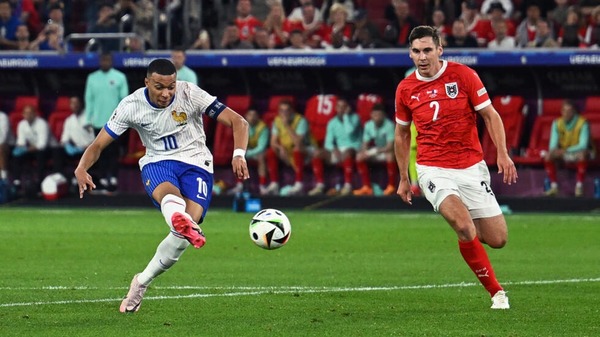 Dans le Groupe D, les français débutent par une victoire (1-0) face à l'Autriche grâce à un but de.......