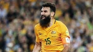Reconnaissable avec sa longue barbe de guerrier, milieu australien des années 2000-2010 ?