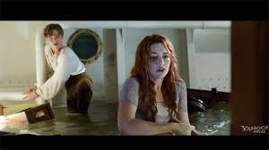 Jack est mis en prison. Au moment où Rose doit monter dans la barque, elle part délivrer Jack. Avec quoi le délivre-il ?