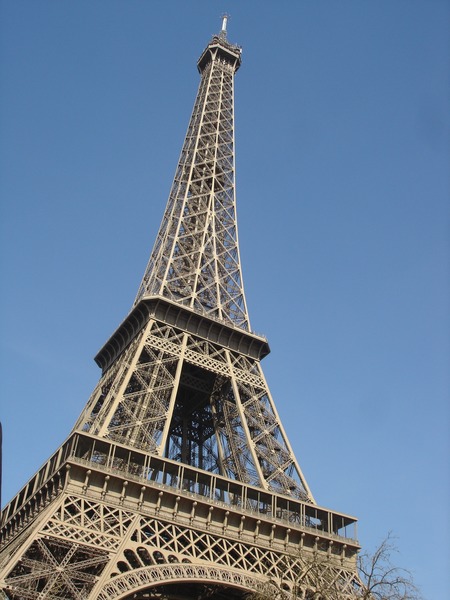 Jusqu'en 1930 la Tour était le plus haut monument du Monde. Quel monument l'a détrôné cette année-là ?