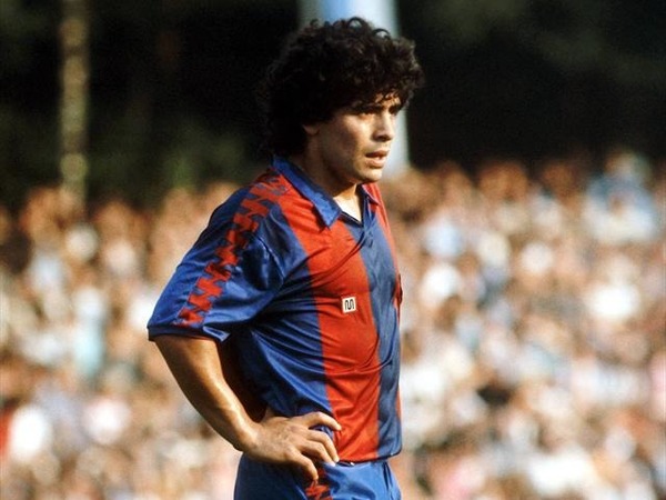 En 1984, pour quel club italien a-t-il quitté Barcelone ?