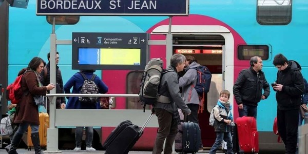 Quelle année fut construite la gare à Bordeaux ?