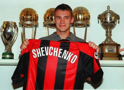 Lorsqu'il débarque à Milan, qui est son nouvel entraineur ?