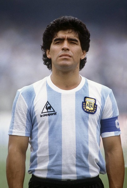 A quel club italien appartient le Stade  Diego Armando Maradona ?