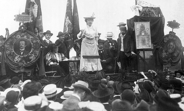 Dans quel pays la militante socialiste Rosa Luxemburg a-t-elle été assassinée par un militaire en 1919 ?