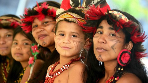 Os povos indígenas da Amazônia podem ser divididos em seis troncos linguísticos: