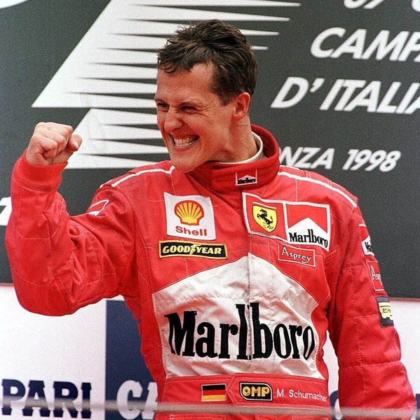 Avant de rejoindre l'équipe Ferrari, Michael Schumacher défendait les couleurs de :