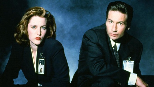 X-Files (aux frontières du réel) : L'inspecteur Fox Mulder et sa collègue :