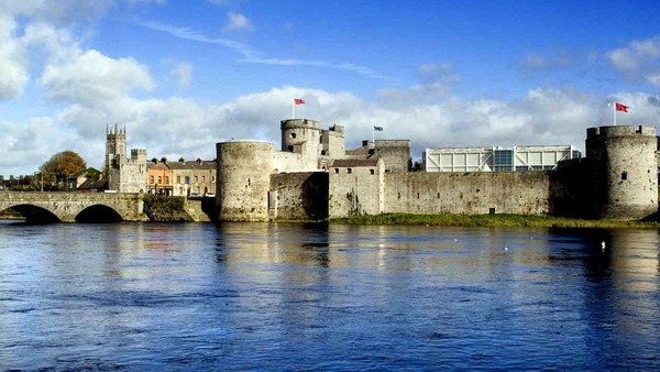 Où dois-je me rendre pour visiter le célèbre King John's Castle ?