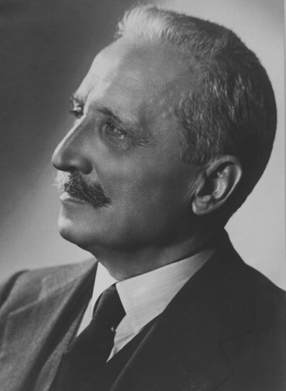 Lors de la naissance de la République italienne en 1946, il devient Président pour deux ans. C'est ?