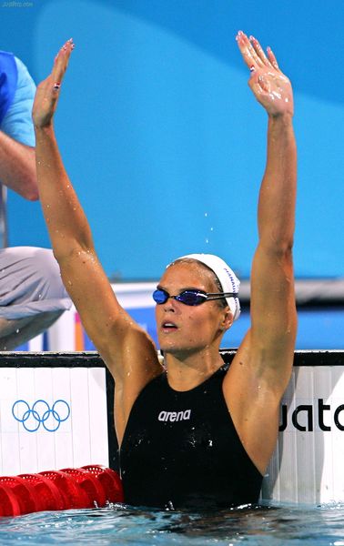 Quelle nageuse française a récolté dans sa carrière 127 médailles, dont 86 en or, et a pris sa retraite en 2013 ?