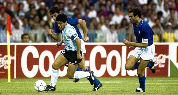 En demi-finales de ce Mondial 90, de quelle manière les argentins font-ils tomber les italiens ?
