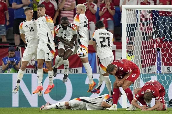 Lors de son 8ème de finale, l'Allemagne élimine le Danemark sur le score de....