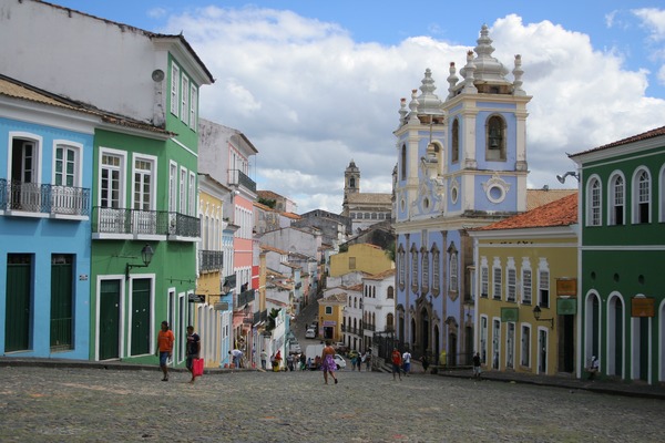 Quel pays d’Amérique Centrale ou du Sud a été colonisé par le Portugal et parle encore portugais aujourd’hui ?