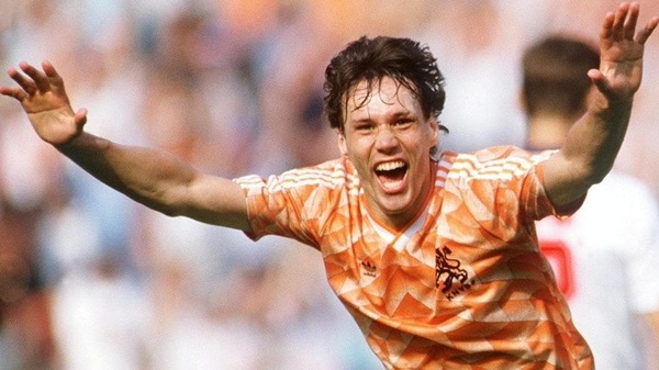 Lors de l'Euro 88, cet hollandais termine meilleur buteur du tournoi avec 5 buts. C'est ?