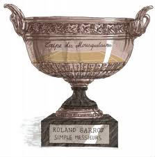 Quelle coupe est remportée par le vainqueur du Tournoi de Roland-Garros ?