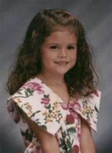 Quel âge avait Selena Gomez lorsqu'elle est devenue connue ?