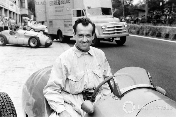 En 1955 il devient le premier français à remporter un Grand Prix. C'est ?