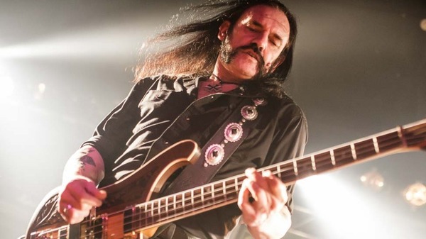 De quel groupe Lemmy Kilmister était-il le mythique leader ?