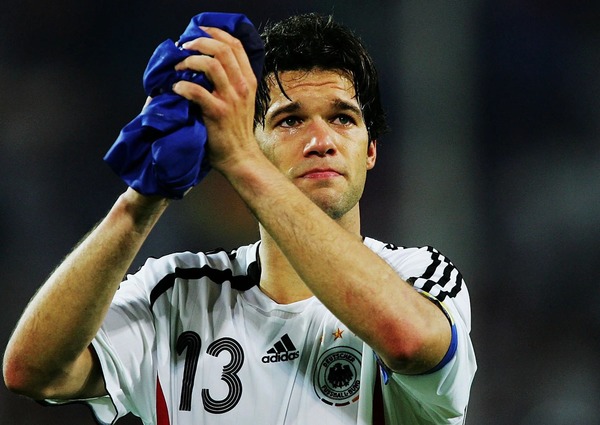 Il est le capitaine de l'équipe allemande qui a terminé 3ème au Mondial 2006.
