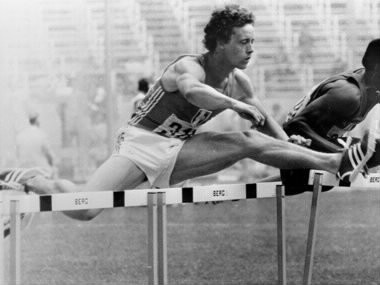 Qui est Champion Olympique du 110m haies en 1976 à Montréal ?