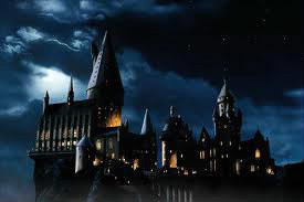 Comment s'appelle l'école de magie où Harry Potter est élève ?