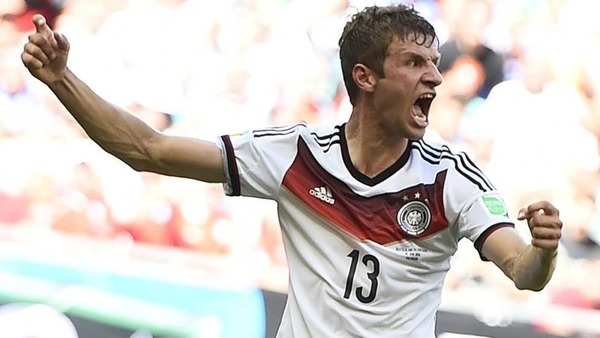 Avec l'Allemagne, il démarre fort en inscrivant un hat-trick contre le Portugal. C'est :