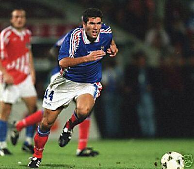 En 1994, pour sa première sélection en Bleu il inscrit un doublé contre ......