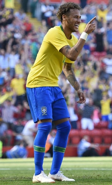 Neymar JR porte quel numéro au Brésil ?