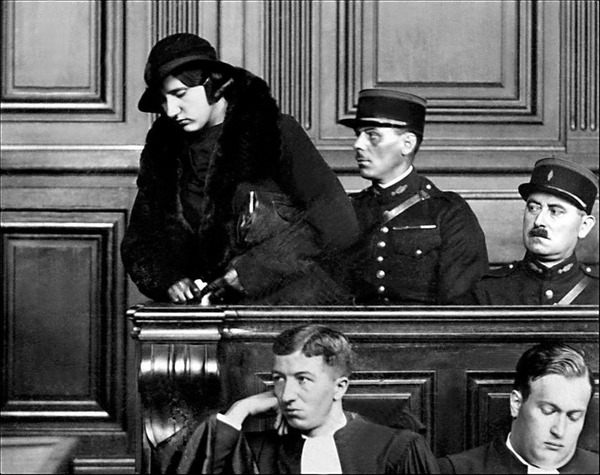 Quel surnom fut donné à Violette Nozière, qui défraya la chronique judiciaire des années 30 et sera condamnée à mort à 18 ans pour parricide.