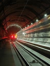 En quelle année a été inauguré officiellement le tunnel sous la Manche ?