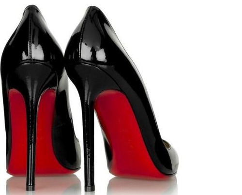 Quel est le créateur de ces sublimes chaussures à semelles rouges ?