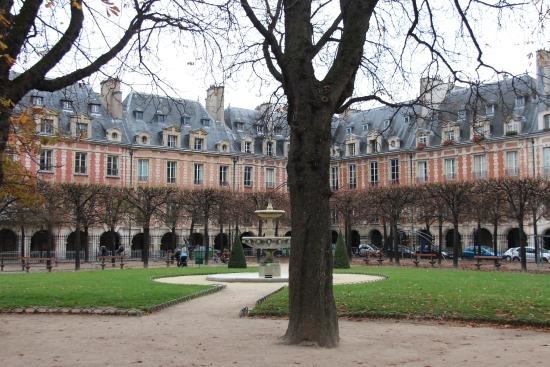 Dans quel quartier parisien, la maison de Victor Hugo se situe-t-elle ?