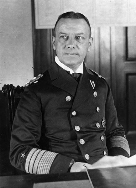 Commandant en chef de la Marine allemande jusqu'au début 1943, il a été principal artisan du réarmement de la flotte allemande. En 1940, il est responsable de l'invasion de la Norvège et le Danemark, malgré leur neutralité déclarée.