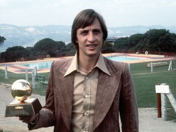 En 72, 73 et 74, Johan Cruyff a remporté 3 Ballon d'Or successifs.