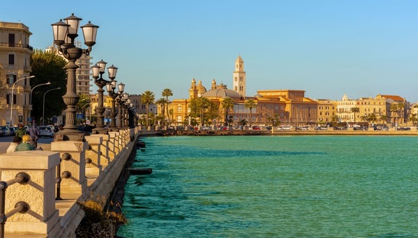 Dans quel pays se situe la ville de Bari ?