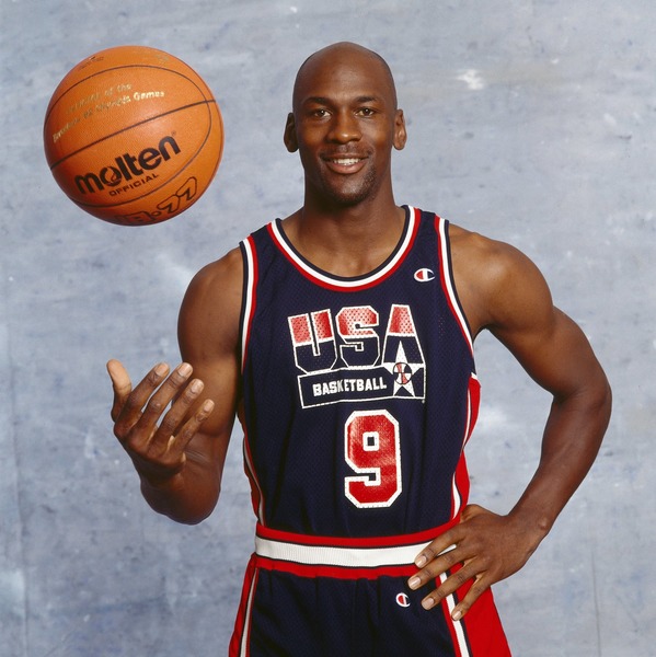 Dans quelle équipe le basketteur Michael Jordan a-t-il joué pendant plus de 10 ans ?